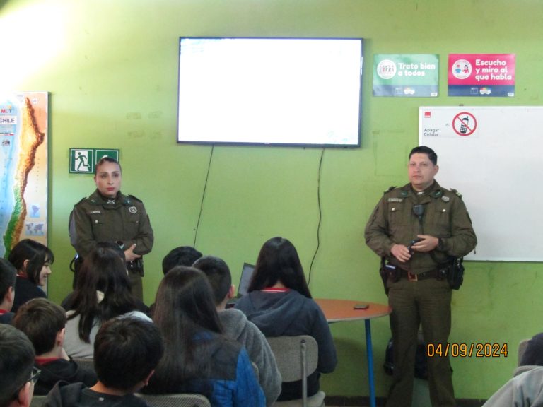 Charla cyberbullying dictada por Carabineros de Chile