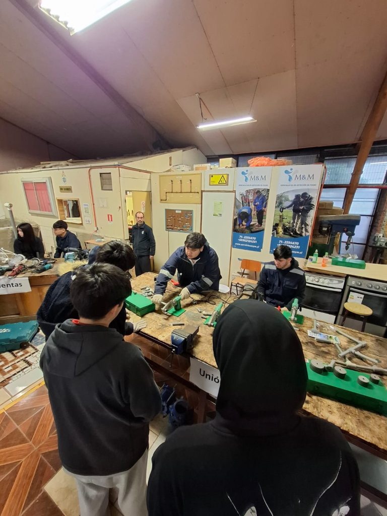 Visita al Liceo Industrial Superior de Talca